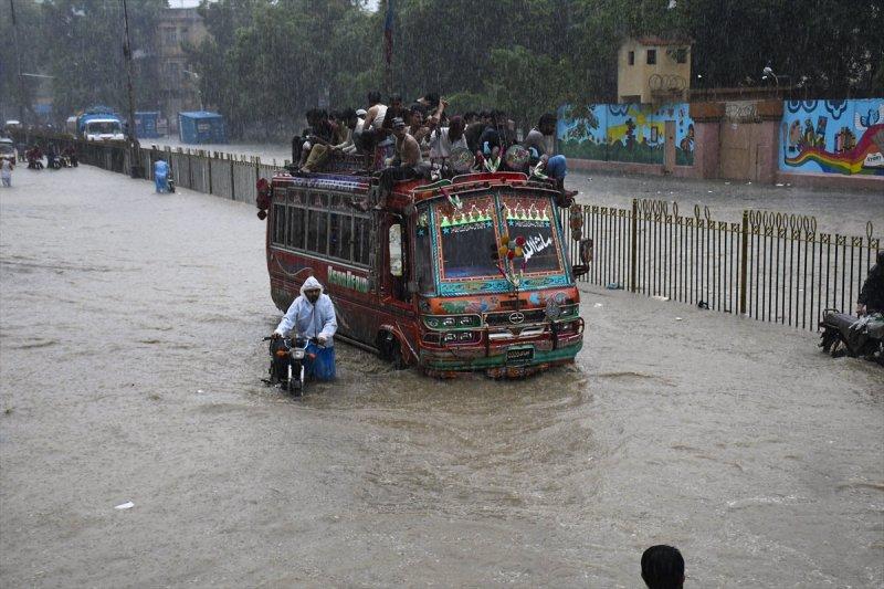 Pakistan'da şiddetli muson yağmuru
