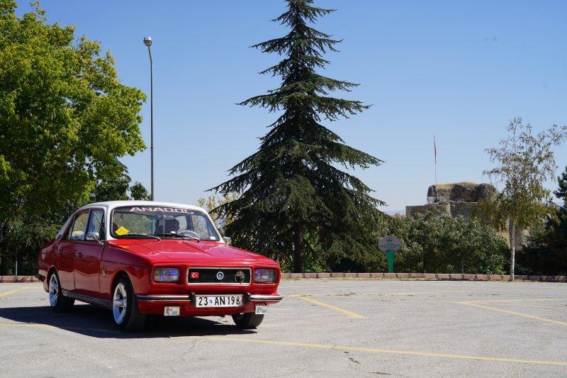 Bin TL'ye aldığı aracı lüks otomobile çevirdi