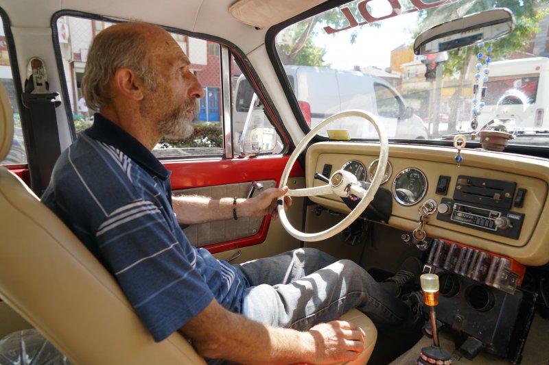 Bin TL'ye aldığı aracı lüks otomobile çevirdi