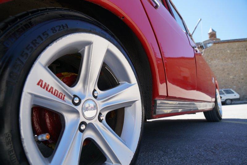 Bin TL'ye aldığı aracı lüks otomobile çevirdi