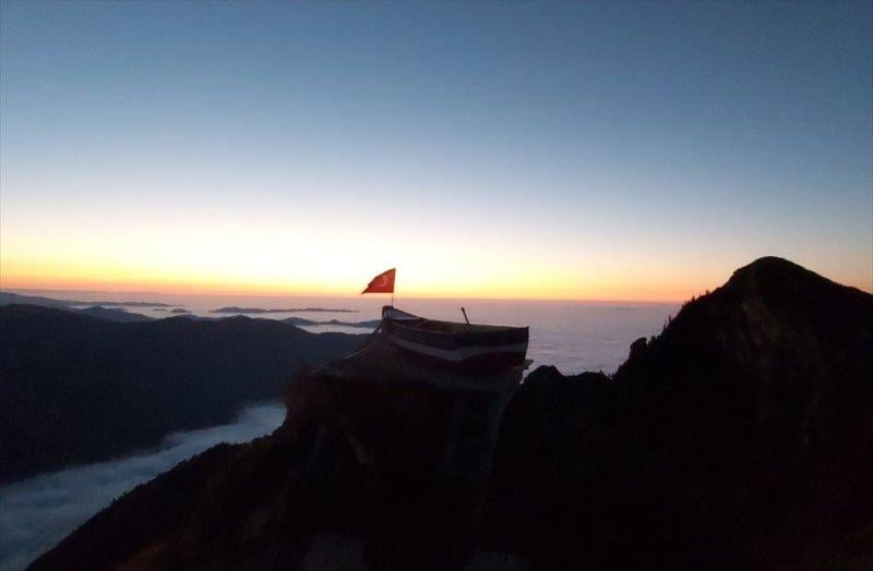 2 bin 700 rakımlı Huser Yaylası'nda manzara için kayık yapan Rizeli