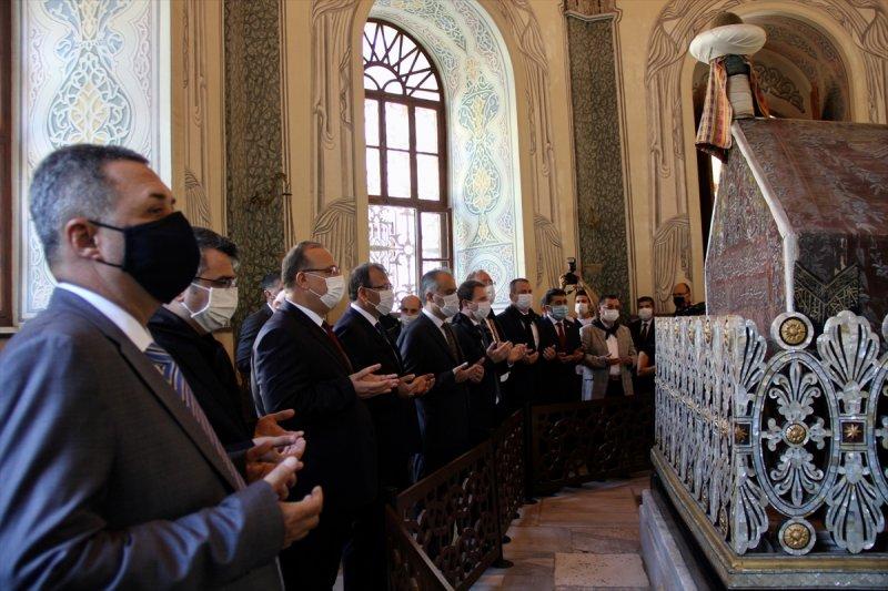 Osman Gazi'nin türbesinde saygı nöbeti