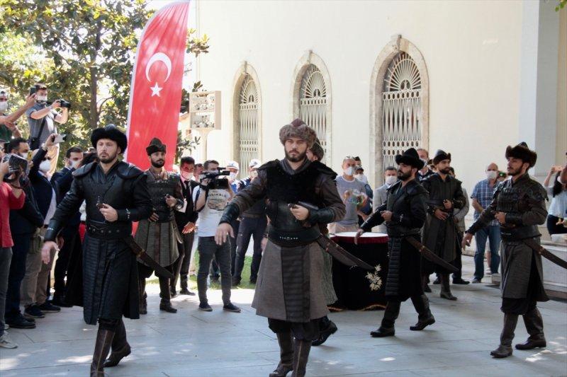 Osman Gazi'nin türbesinde saygı nöbeti