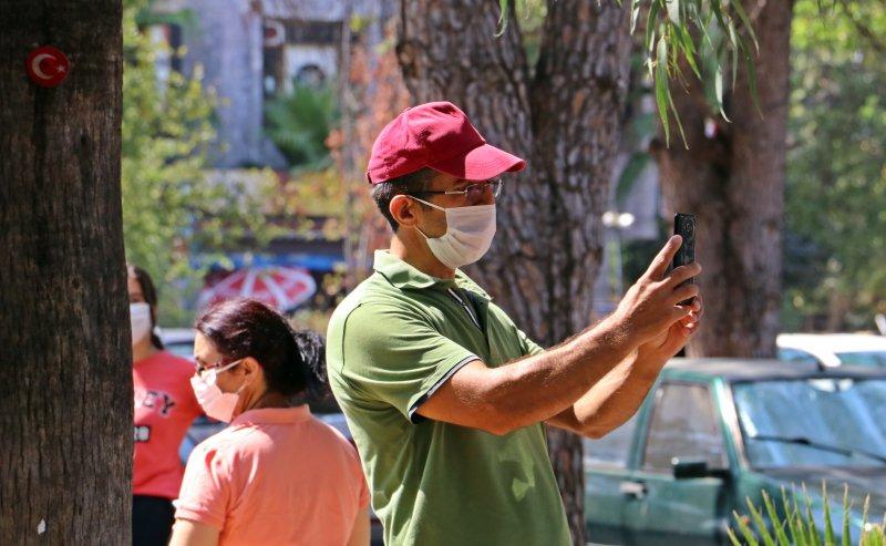 Antalya'da develer tatilcilerin ilgi odağı oluyor