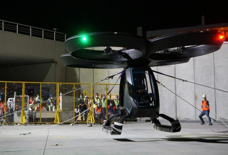 Türkiye'nin ilk uçan arabası Cezeri, havalandı