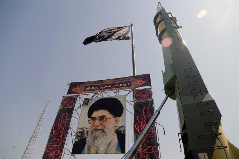 İran-Irak Savaşı'nın yıl dönümünde Tahran'da gövde gösterisi