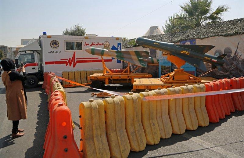 İran-Irak Savaşı'nın yıl dönümünde Tahran'da gövde gösterisi