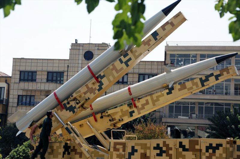 İran-Irak Savaşı'nın yıl dönümünde Tahran'da gövde gösterisi