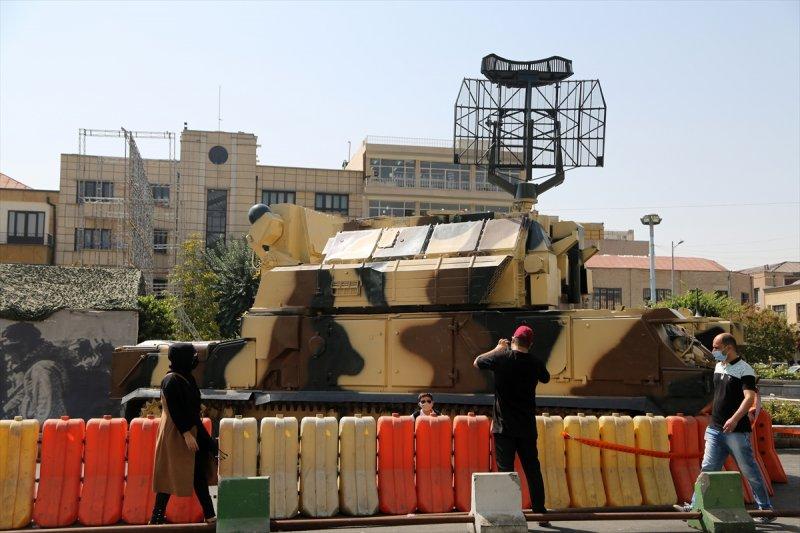 İran-Irak Savaşı'nın yıl dönümünde Tahran'da gövde gösterisi