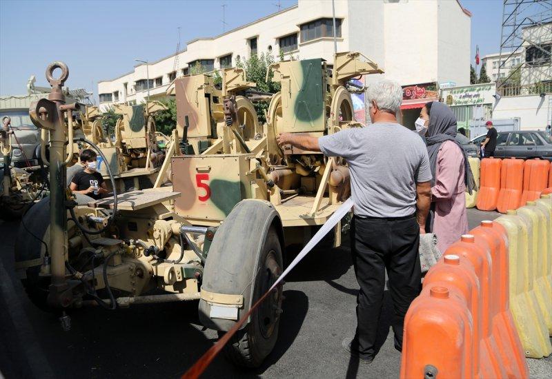 İran-Irak Savaşı'nın yıl dönümünde Tahran'da gövde gösterisi