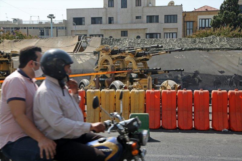 İran-Irak Savaşı'nın yıl dönümünde Tahran'da gövde gösterisi