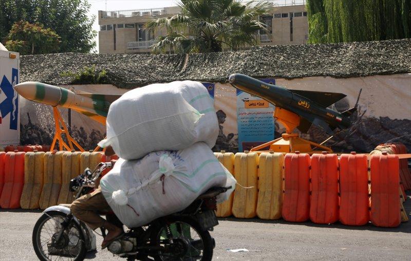 İran-Irak Savaşı'nın yıl dönümünde Tahran'da gövde gösterisi