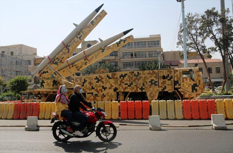 İran-Irak Savaşı'nın yıl dönümünde Tahran'da gövde gösterisi