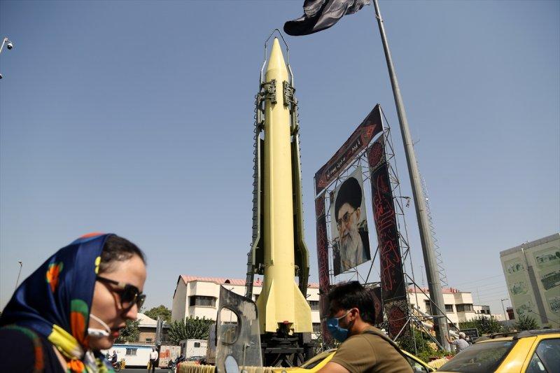 İran-Irak Savaşı'nın yıl dönümünde Tahran'da gövde gösterisi