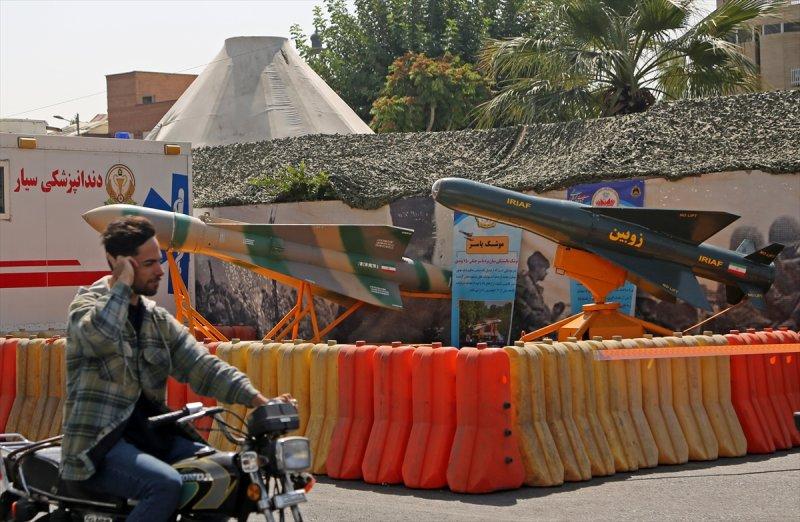 İran-Irak Savaşı'nın yıl dönümünde Tahran'da gövde gösterisi