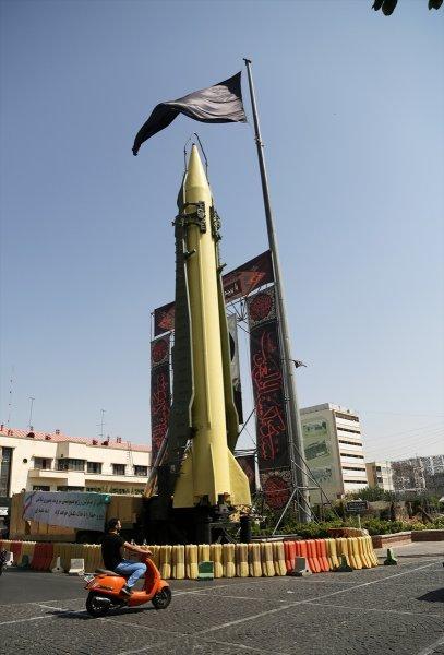 İran-Irak Savaşı'nın yıl dönümünde Tahran'da gövde gösterisi