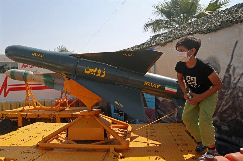 İran-Irak Savaşı'nın yıl dönümünde Tahran'da gövde gösterisi