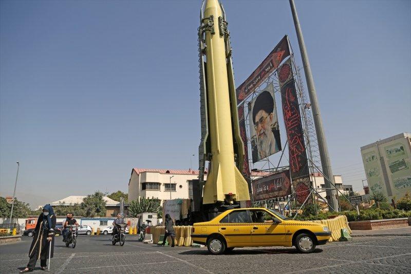 İran-Irak Savaşı'nın yıl dönümünde Tahran'da gövde gösterisi