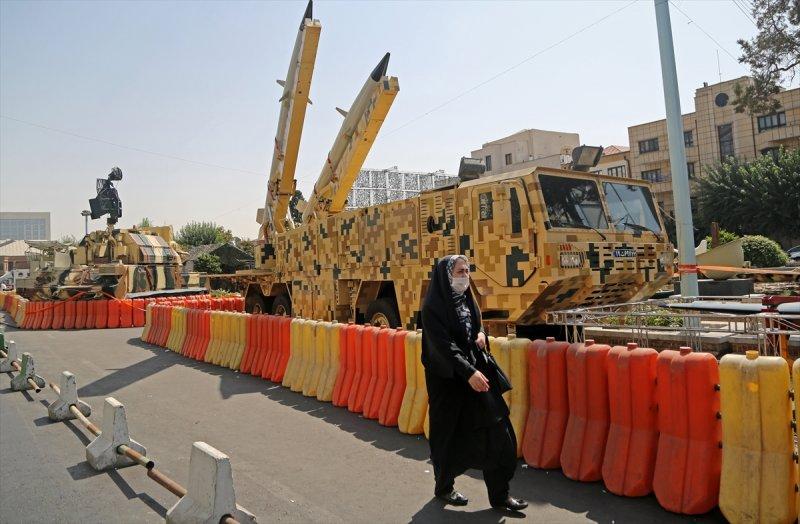 İran-Irak Savaşı'nın yıl dönümünde Tahran'da gövde gösterisi