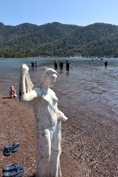 Kızkumu'nun 'Prenses' heykeli küllük olarak kullanılıyor