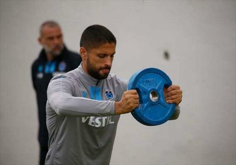 Bonservisi elinde olan tanıdık futbolcular