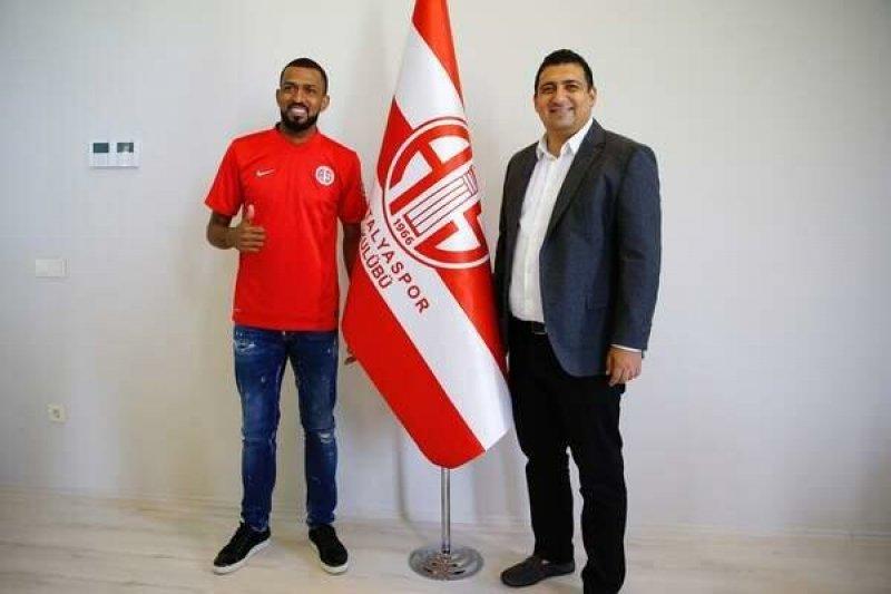 Bonservisi elinde olan tanıdık futbolcular