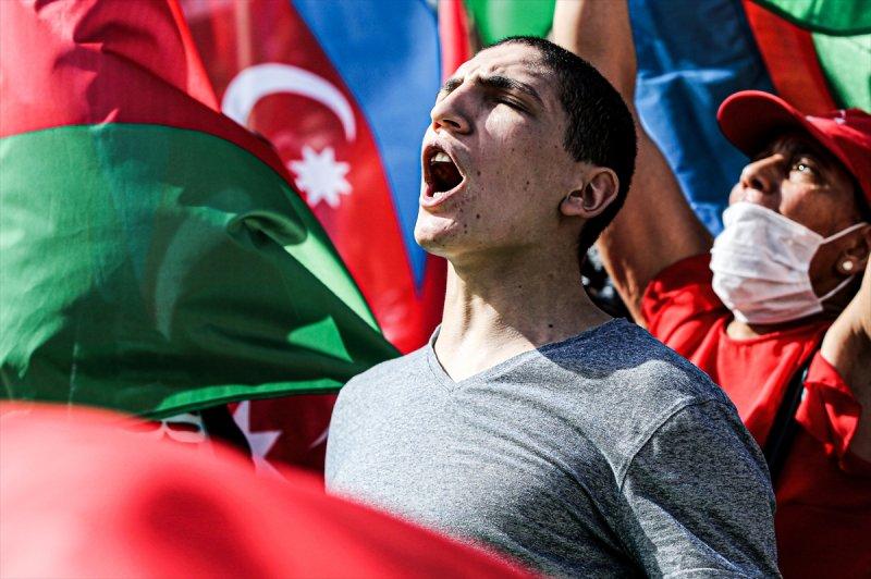 Türkiye'deki Azerbaycanlılar'dan ülkelerine destek gösterisi