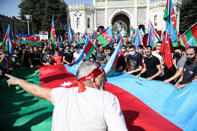 Türkiye'deki Azerbaycanlılar'dan ülkelerine destek gösterisi