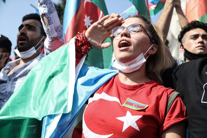Türkiye'deki Azerbaycanlılar'dan ülkelerine destek gösterisi