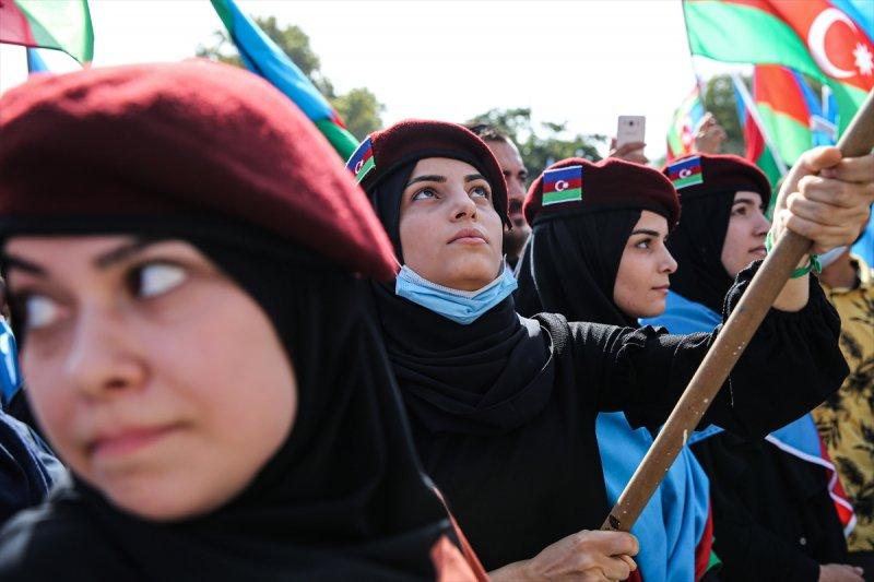 Türkiye'deki Azerbaycanlılar'dan ülkelerine destek gösterisi