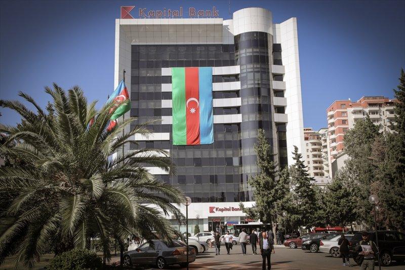 Bakü sokakları Azerbaycan ve Türk bayraklarıyla donatıldı