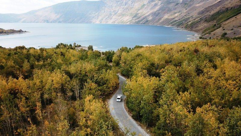 Nemrut Krater Gölü'nden sonbahar manzaraları