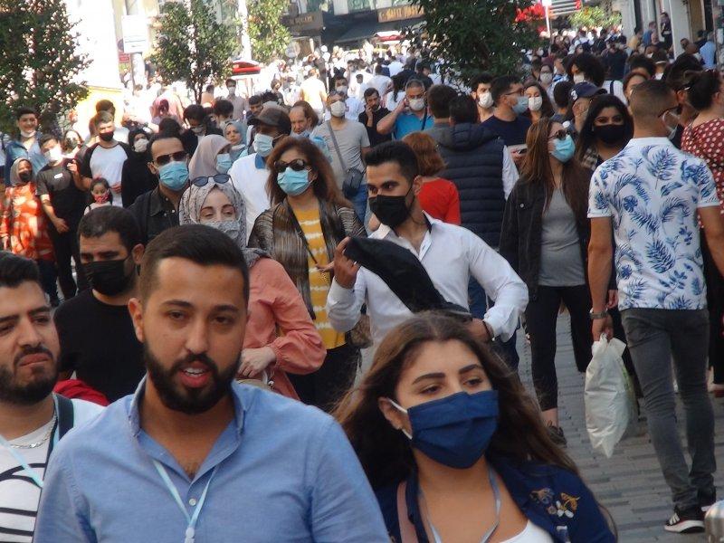 İstiklal Caddesi’nde insan seli