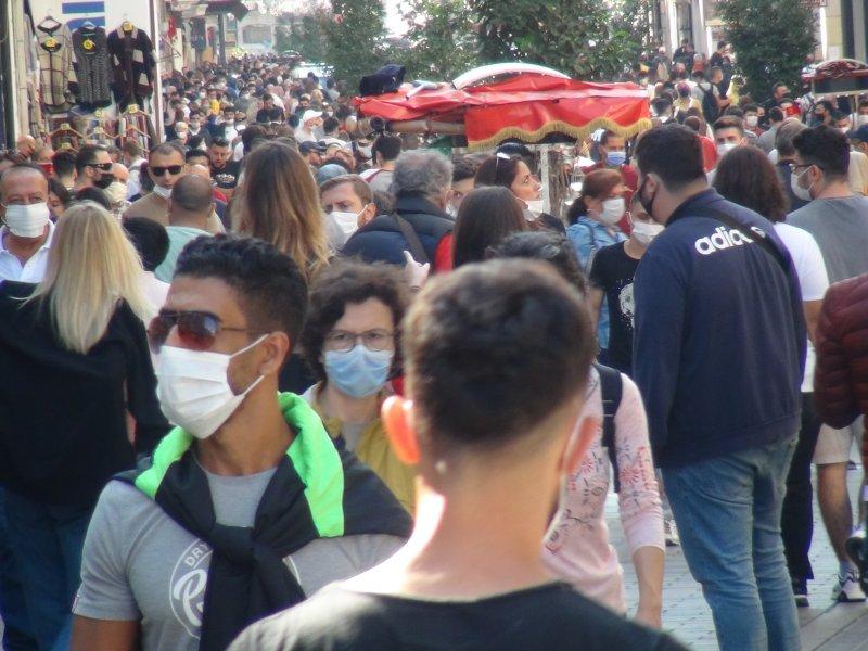 İstiklal Caddesi’nde insan seli