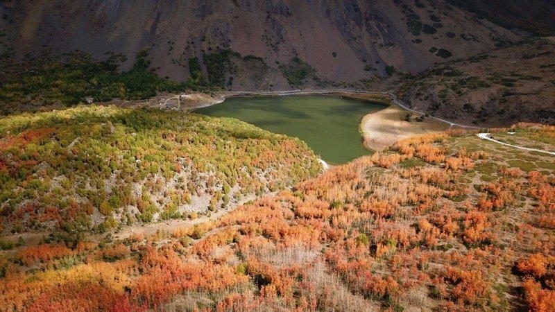 Nemrut Krater Gölü'nden sonbahar manzaraları