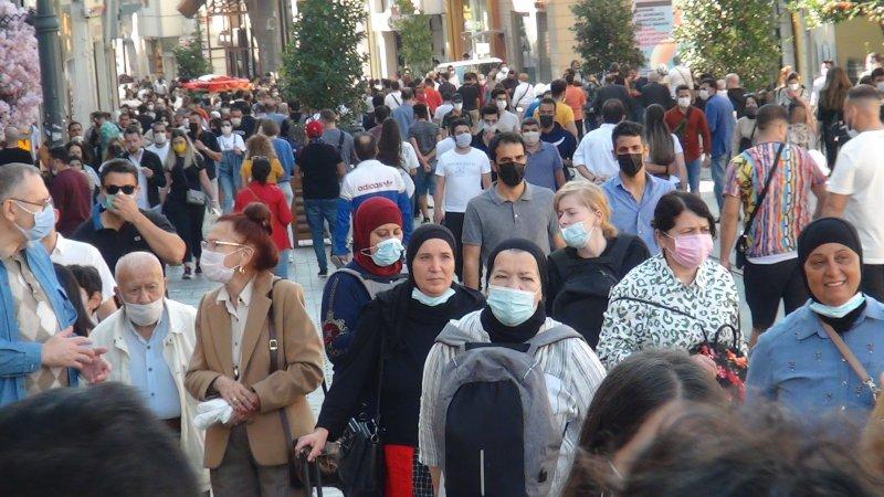 İstiklal Caddesi’nde insan seli