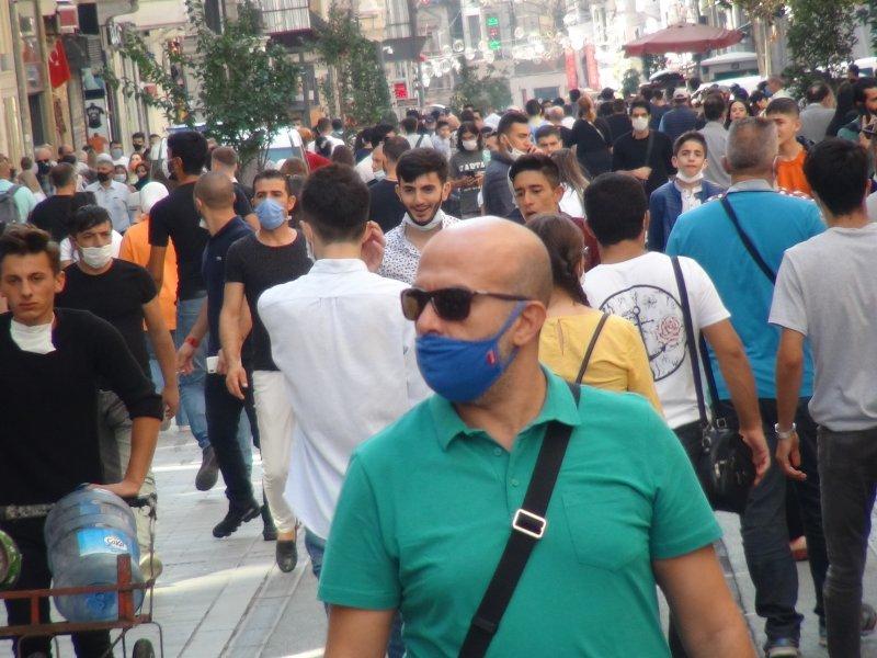 İstiklal Caddesi’nde insan seli