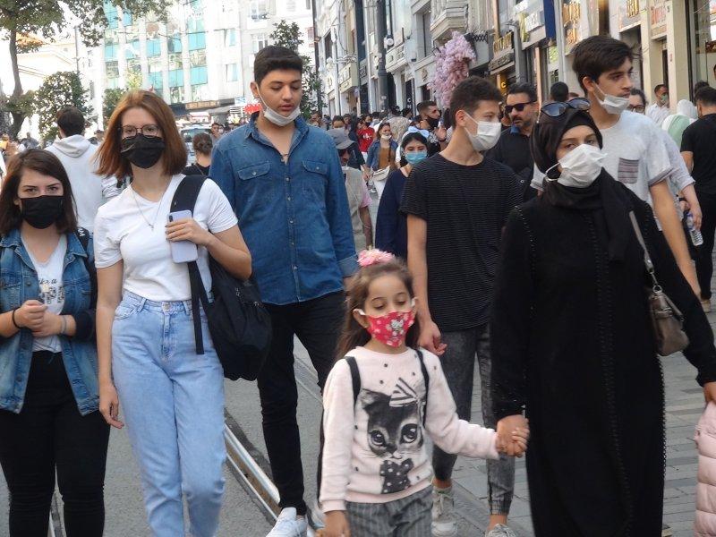 İstiklal Caddesi’nde insan seli