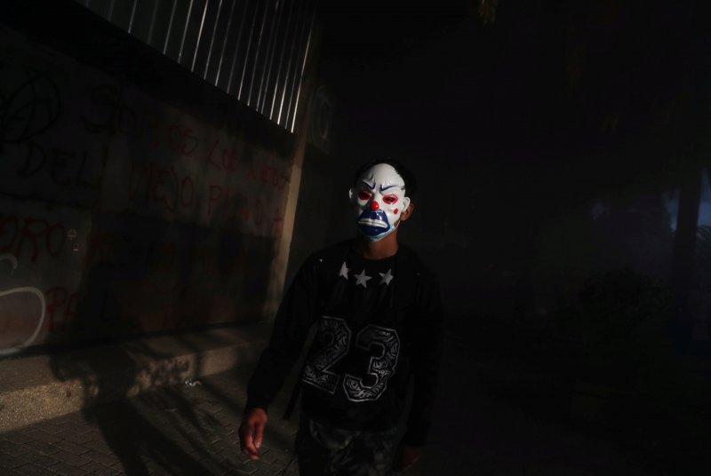 Şili'de 'sosyal patlamanın' yıl dönümünde kilise yaktılar