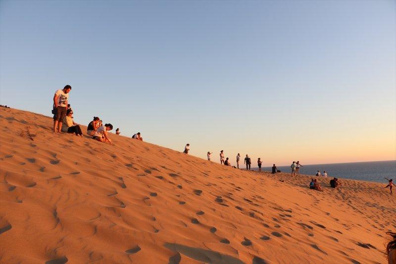 Turistler, Patara'nın kum tepelerinde çöl deneyimi yaşıyor