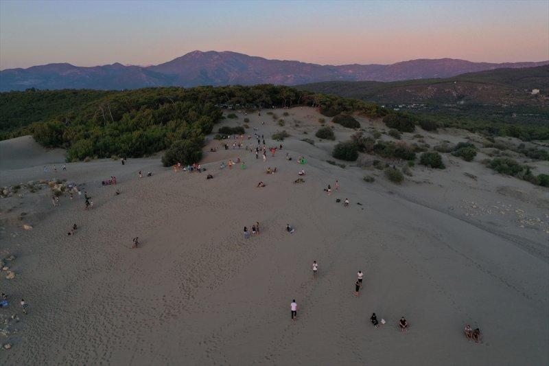 Turistler, Patara'nın kum tepelerinde çöl deneyimi yaşıyor
