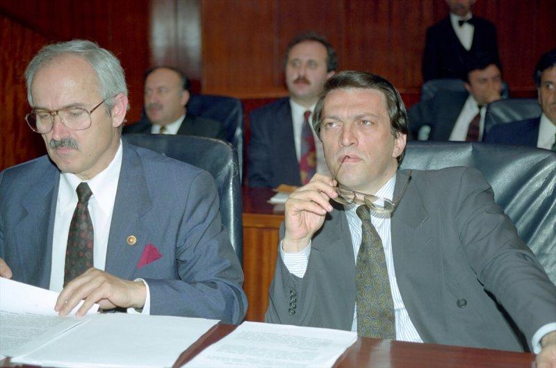 Mesut Yılmaz hayatını kaybetti