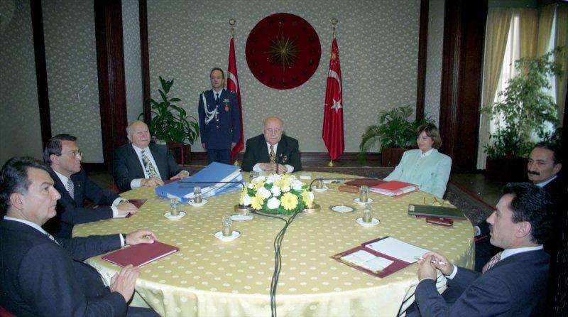 Mesut Yılmaz hayatını kaybetti