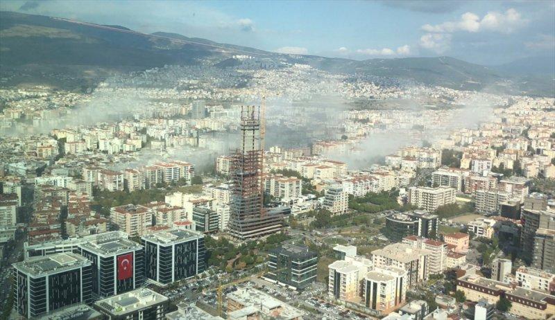 İzmir depreminin yıkımını gözler önüne seren kareler