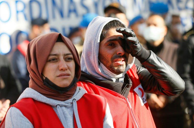 İzmir'deki depremde 91'inci saatte gelen mucize: Ayda bebek