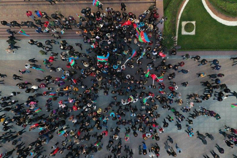 Azerbaycan'da Karabağ zaferi sevinci