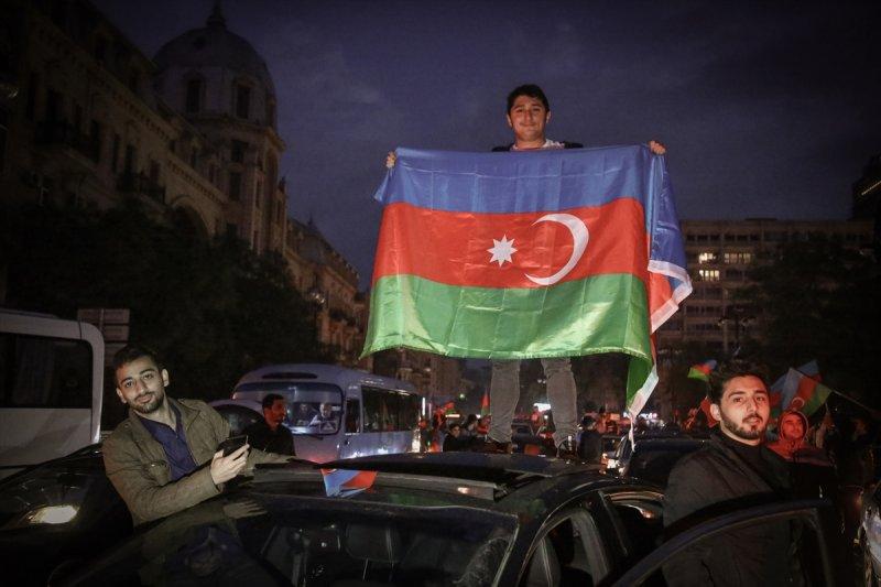 Azerbaycan'da Karabağ zaferi sevinci