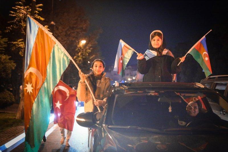 Azerbaycan'da Karabağ zaferi sevinci