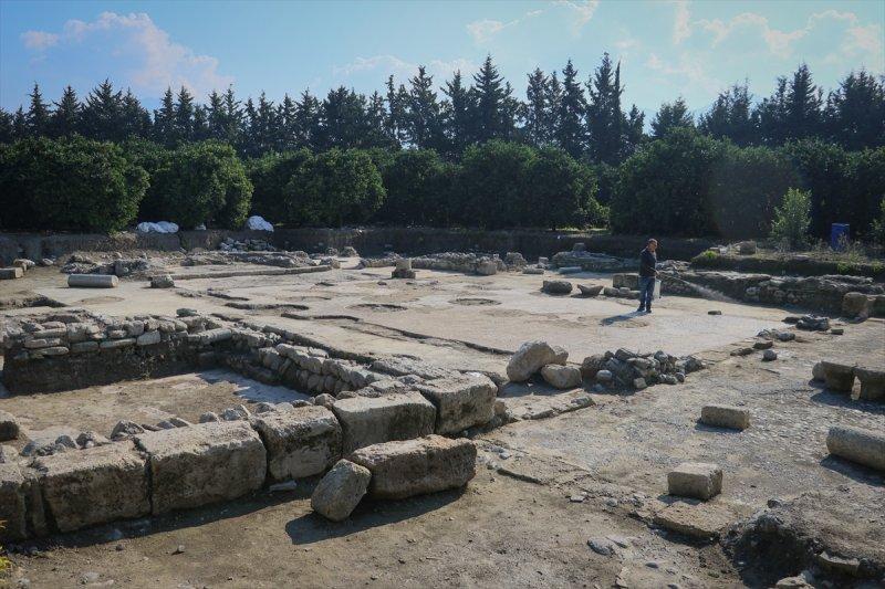 Hatay'da bahçesinde bulduğu kilisenin kazılarına gönüllü oldu