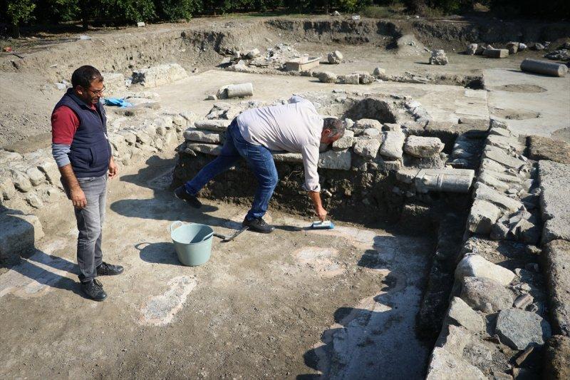 Hatay'da bahçesinde bulduğu kilisenin kazılarına gönüllü oldu
